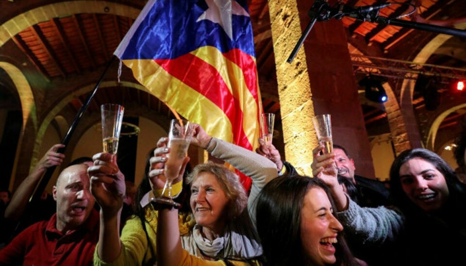 FILE PHOTO: People react to results in Catalonia”s regional elections at a gathering of the Catalan National Assembly (ANC) in Barcelona, Spain December 21, 2017. REUTERS/Albert Gea/File Photo Foto: Albert Gea/Reuters