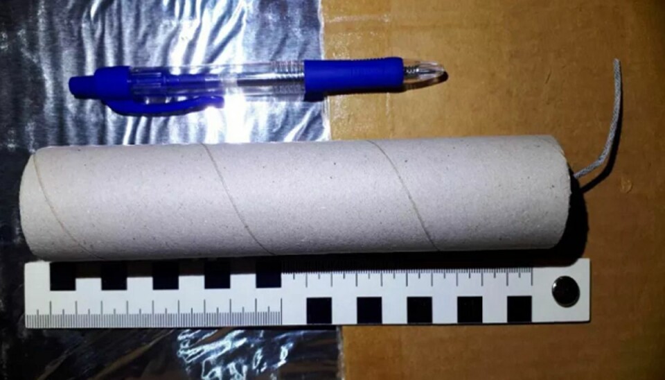 Ung mand snuppet med 1100 kanonslag – plus det løse En mand er snuppet med 1100 ulovlige kanonslag. Derudover også andet forskelligt fyrværkeri. Foto: Politiet.