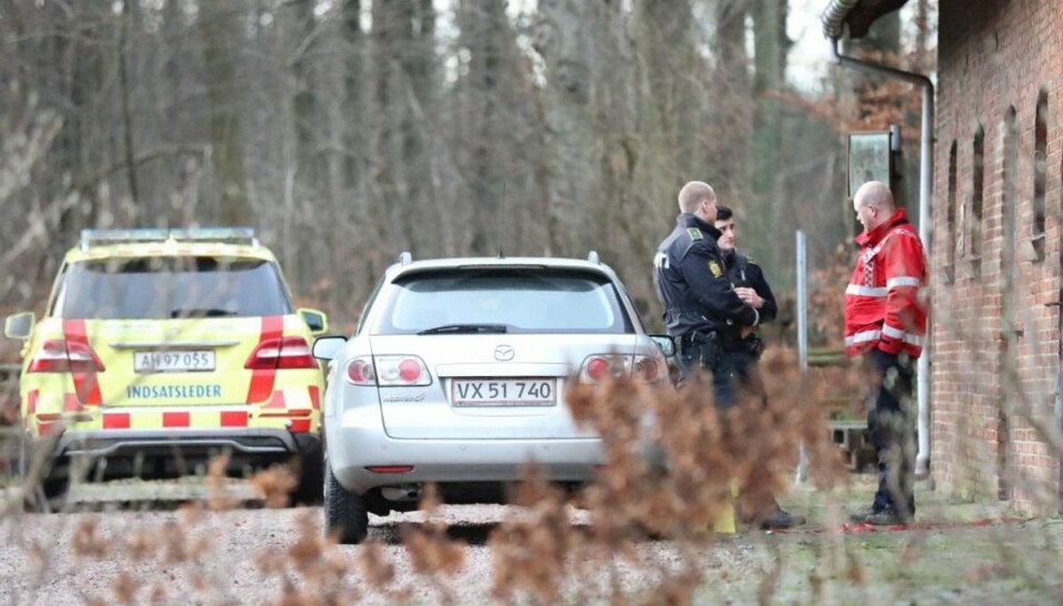 Sprængstofeksperter indtog landejendom efter fund af 350 kilo krudt