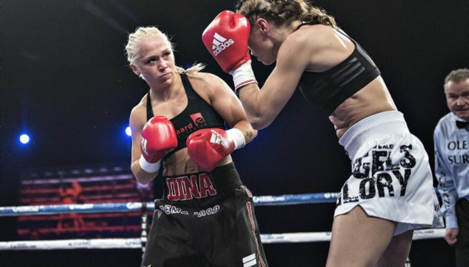 Danmark har fået ny verdensmester i boksning Dina Thorslund (her i en tidligere boksekamp) vandt lørdag interim VM-titlen i superbantamvægt hos WBC. Foto: Henning Bagger/arkiv/Scanpix