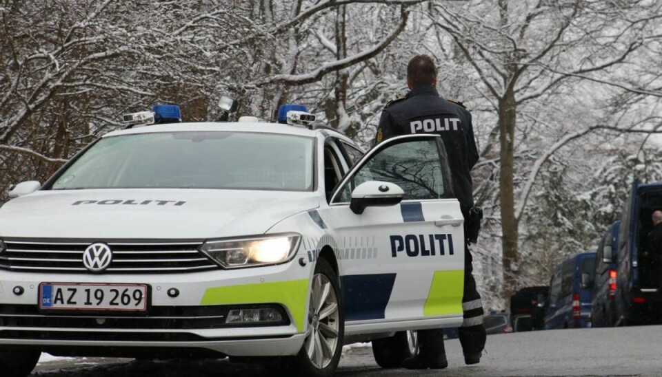 LIGE NU: Politi og PET i aktion på tidligere kloster