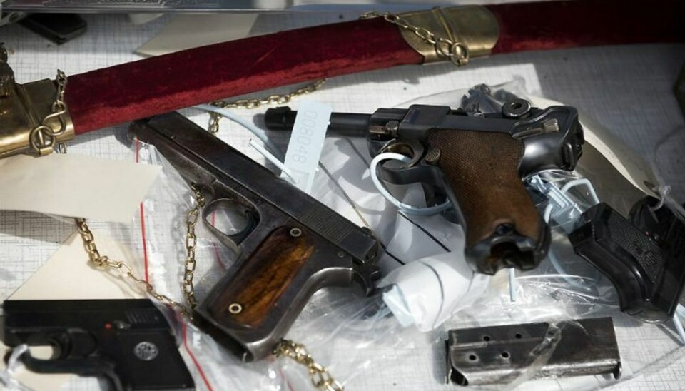 Disse hobby-folk blev stormet af politiet