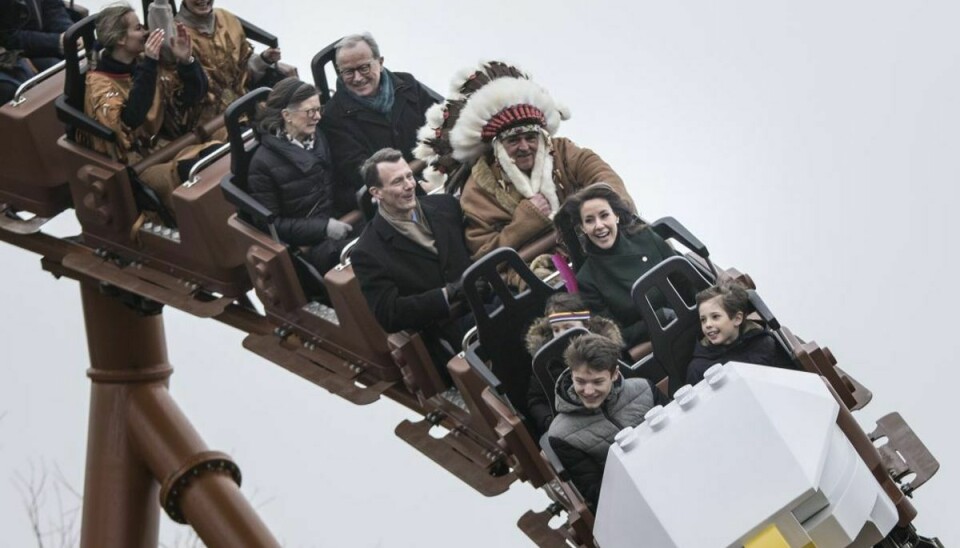 En høvding og en kongelig familie indvier Legolands nye rutchebane. KLIK for flere billeder: Foto: René Lind Gammelmark