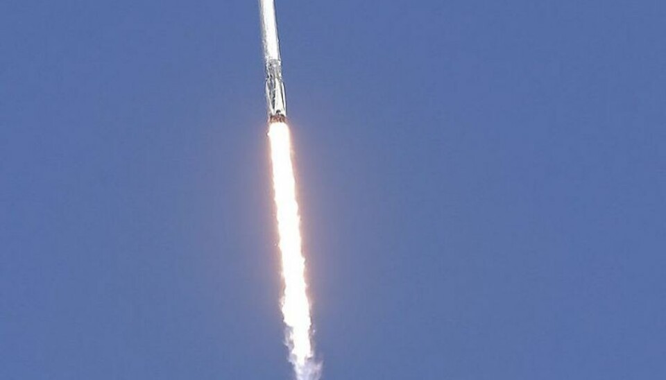 En SpaceX Falcon 9-raket bærer den danske rummission Asim fra Cape Canaveral i Florida, USA, og afsted mod Den Internationale Rumstation. Her skal den gøre menneske-racen klogere på “lynets anatomi”, som chefkonsulent ved DTU Space Torsten Neubert formulerer det. Foto: John Raoux/Scanpix En SpaceX Falcon 9-raket bærer den danske rummission Asim fra Cape Canaveral i Florida, USA, og afsted mod Den Internationale Rumstation. Her skal den gøre menneske-racen klogere på “lynets anatomi”, som chefkonsulent ved DTU Space Torsten Neubert formulerer det. Foto: John Raoux/Scanpix