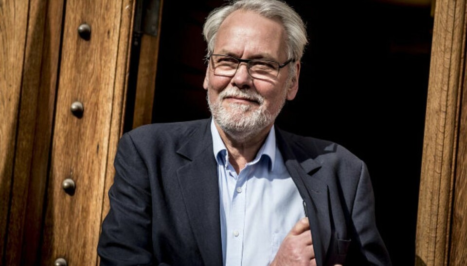 FOA-formand klar til at bryde musketered Dennis Kristensen fra FOA på vej ud fra Forligsinstitutionen i København mandag. Tirsdag ser han optimistisk på muligheden for at lande et forlig i regionerne, der kan bane vej for de andre sektorer. Foto: Mads Claus Rasmussen/Scanpix