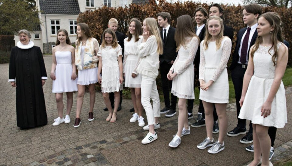 Skal du hole en konfirmationstale for dit barn? Så klik igennem galleriet for at få tips til at holde en god tale. Foto: Jens Nørgaard Larsen / Scanpix Skal du hole en konfirmationstale for dit barn? Så klik igennem galleriet for at få tips til at holde en god tale. Foto: Jens Nørgaard Larsen / Scanpix