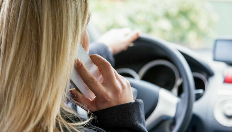 En ung kvinde tabte fredag sin mobiltelefon i bilen – så gik de helt galt. Foto: Colourbox.
