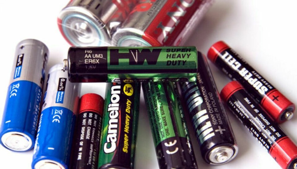 Batterier er skadelige for miljøet, hvis de bliver brændt som affald. Derfor er det vigtigt, at returnere dem til genanvendelse. Foto: Brian Bergmann/arkiv/Scanpix
