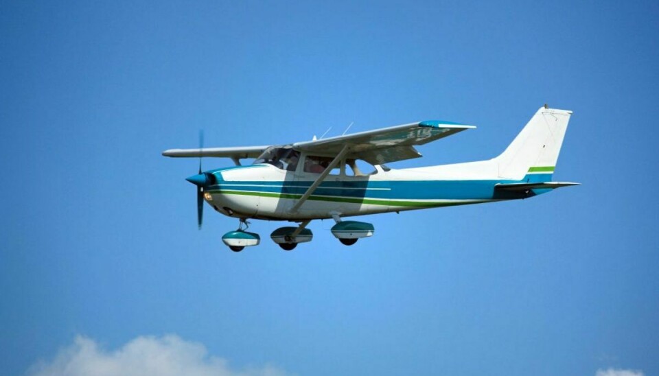 Et lille Cessna-fly nødlande ved middagstid på en kornmark. Arkivfoto: Scanpix.