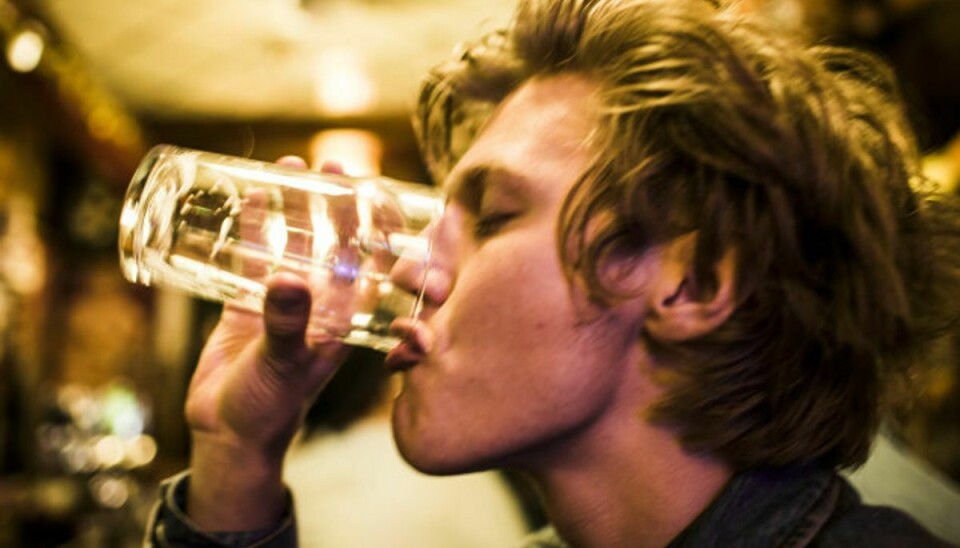 Ifølge en undersøgelse fra Alkohol og Samfund vil et flertal af danskerne have hævet aldersgrænsen, så unge fremover skal være 18 år for at købe alkohol uanset styrke. Foto: Simon Læssøe/arkiv/Scanpix