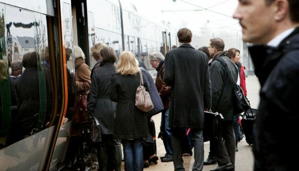 DSB punger ud efter store problemer I januar tog DSB 33 ME-lokomotiver ud af drift og til eftersyn, da der blev fundet begyndende revner i nogle af akslerne. Efter sommerferien vil hver og en af de mange lokomotiver være tilbage på sporene, forsikrer Tony Bispeskov. Foto: Linda Kastrup/arkiv/Scanpix