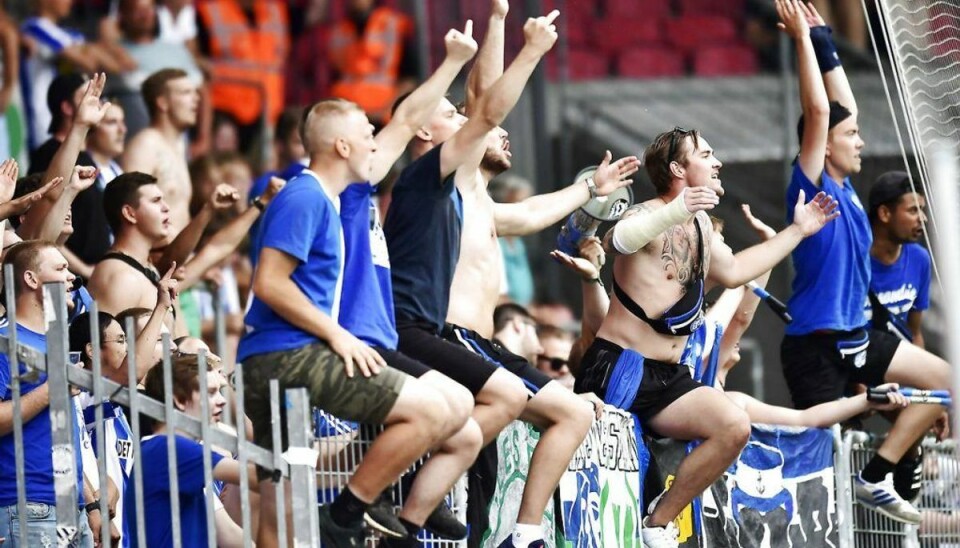 FC Midtjylland fik hul på bylden mod Esbjerg Esbjergs fans fik forstærkning af tilrejsende fans fra Esbjergs venskabsklub, Wolfsburg, i kampen mellem FC Midtjylland og Esbjerg på MCH Arena i Herning i tredje runde af superligaen lørdag den 28. juli 2018. Lidet hjalp det gæsterne, der stadig tabte stort. Foto: Bo Amstrup/Scanpix.