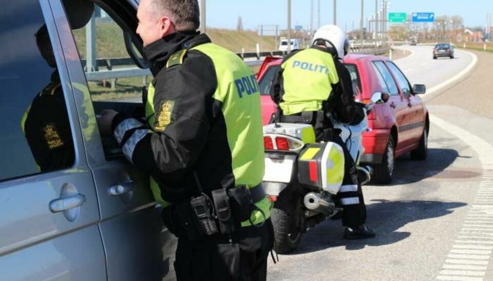 Udover pas og registreringsattest er der en række dokumenter, FDM anbefaler, man tager med sig på kør selv-ferie. KLIK VIDERE OG SE HVILKE DOKUMENTER, DET ER VIGTIGT, DU TAGER MED. Arkivfoto. Udover pas og registreringsattest er der en række dokumenter, FDM anbefaler, man tager med sig på kør selv-ferie. KLIK VIDERE OG SE HVILKE DOKUMENTER, DET ER VIGTIGT, DU TAGER MED. Arkivfoto.