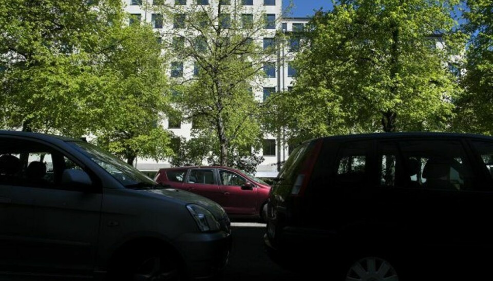En afsides parkeringsplads giver tyven arbejdsro. Så parker bilen, hvor du selv eller andre kan se den, lyder et af rådene. Foto: Liselotte Sabroe/ritzau/scanpix/arkiv/Scanpix