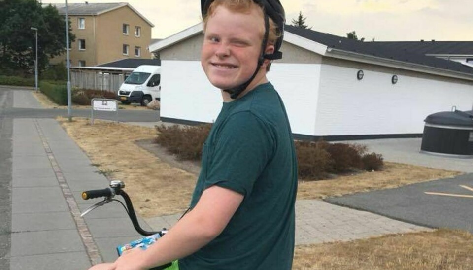 12-årige Jacob har lært at cykle på en stor, trehjulet cykel. (Foto: Privatfoto)