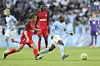 Malmö FF-spilleren Fouad Bachirou (til højre) jages af FCM-anfører Jakob Poulsen i torsdagens Europa League-opgør. Kampen endte 2-2. Foto: Andreas Hillergren/TT/Scanpix