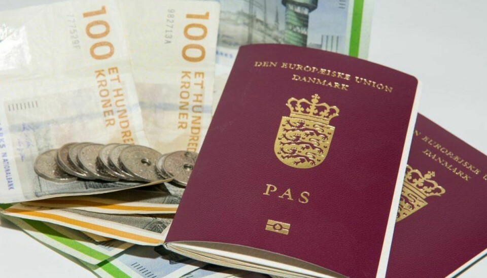 En frustreret familie udlover nu en dusør på 1000 kroner, hvis den får pas og opholdstilladelse tilbage. Foto: Colourbox.