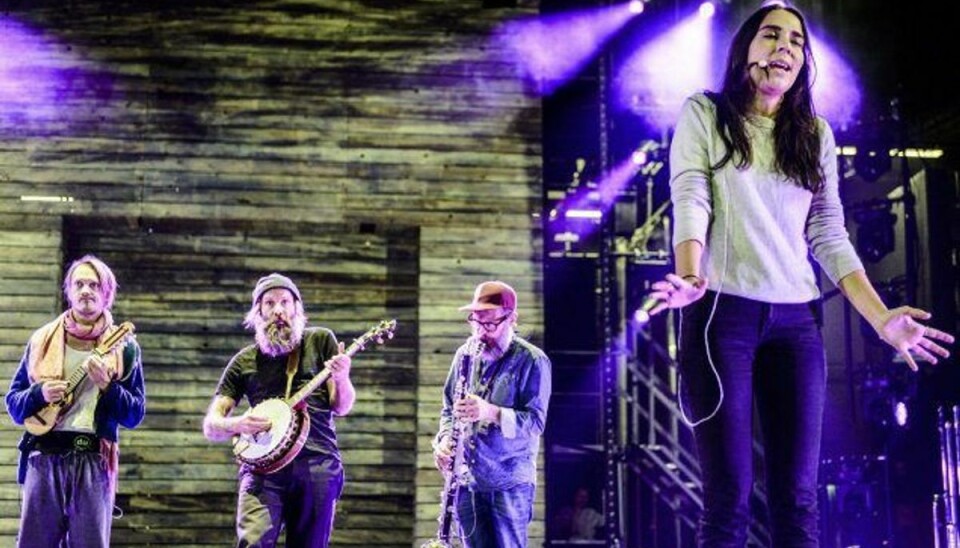 Radioværten og sangerinden Louise Hart er død, 39 år gammel. Her er hun i forbindelse med Beatles-teaterkoncerten “Come together” i Tivoli i 2015. Foto: Simon Skipper/Scanpix Radioværten og sangerinden Louise Hart er død, 39 år gammel. Her er hun i forbindelse med Beatles-teaterkoncerten “Come together” i Tivoli i 2015. Foto: Simon Skipper/Scanpix