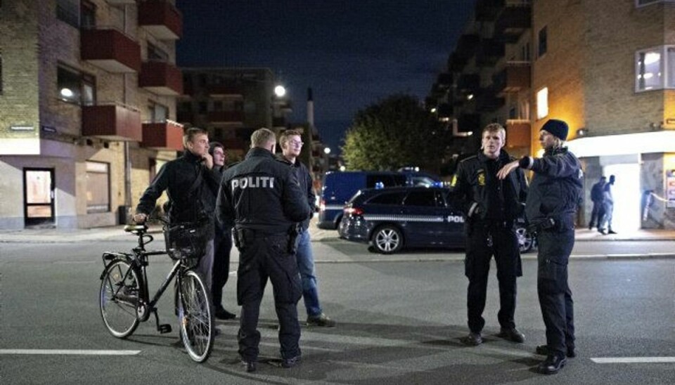 Så falder hammeren: Bandefolk på stribe varetægtsfængslet De 11 mænd sigtes for fem drabsforsøg, blandt andet i forbindelse med en skudepisode tirsdag 25. september, hvor der blev affyret skud ved Rentemestervej i Københavns Nordvestkvarter. Her blev en person såret. Politiet formoder, at skyderierne er relateret til den verserende bandekonflikt i hovedstadsområdet. Foto: Jens Nørgaard Larsen/Scanpix