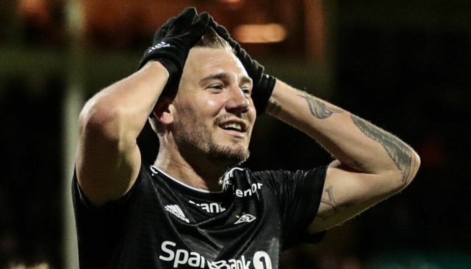 Bendtner i modvind: Nu tiltaltes han også for dette Han har god grund til at tage sig til hovedet, Nicklas Bendtner. (Foto: Scanpix)