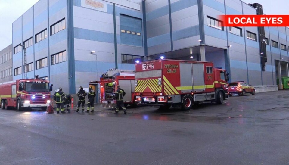 Kvinde kørt på skadestuen efter voldsom arbejdsulykke Kvinden blev kørt væk i en ambulance. Foto: Local Eyes.