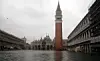 Oversvømmelserne er massive i turistperlen Venedig. KLIK FOR FLERE VILDE BILLEDER. (Foto: Scanpix)