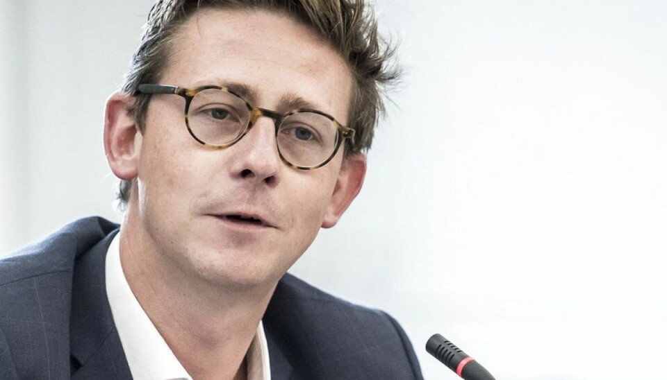 Disse biler bliver helt afgiftsfri de næste to år (ARKIV) Skatteminister Karsten Lauritzen (V) fremlægger aftalen,d er ventes at få støtte af Dansk Folkeparti. Foto: Mads Claus Rasmussen/Ritzau Scanpix.