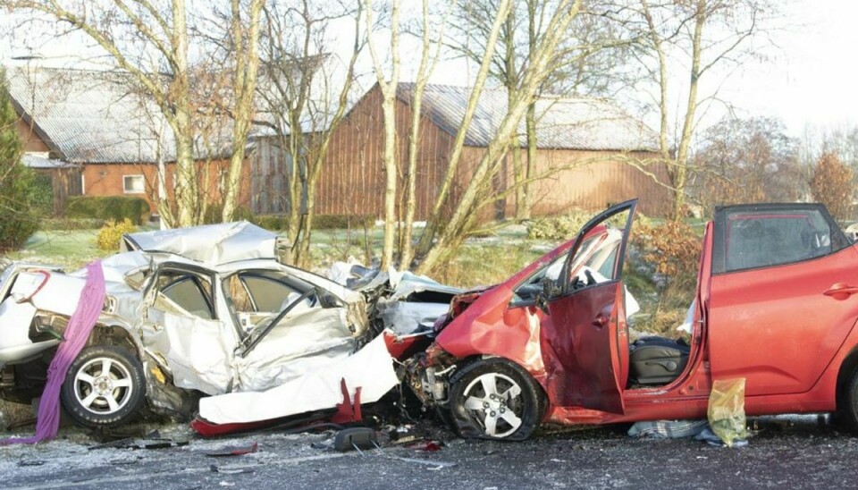 En kvinde fra Haderslev er død efter en trafikulykke på Tingvejen ved Grindsted. KLIK FOR FLERE BILLEDER FRA ULYKKEN. Foto: René Lind Gammelmark
