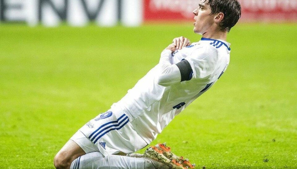 Klasseforskel: FCK saver OB midt over FC Københavns Robert Skov jubler efter målet til 3-0, under Superliga-kampen mellem FC København og OB i Telia Parken. Foto: Anders Kjærbye/Scanpix.
