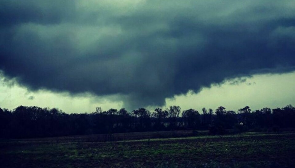 Mindst 22 personer er omkommet under et voldsomt uvejr, der skal have udviklet sig til flere tornadoer, i Lee County i den amerikanske delstat Alabama. KLIK for flere billeder af ødelæggelserne. Foto: Handout/AFP