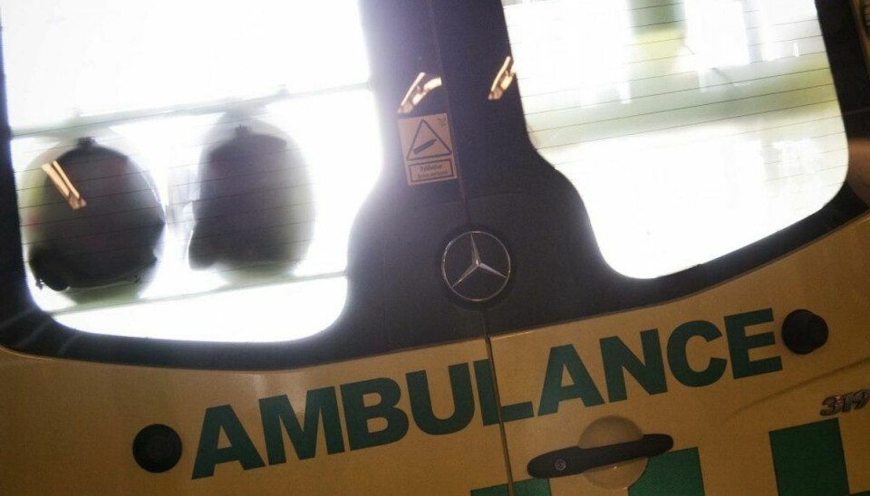 Anmeldelse: Stenkast mod ambulance Personalet i en ambulance anmeldte, at de var blevet ramt af stenkast fra en bro.