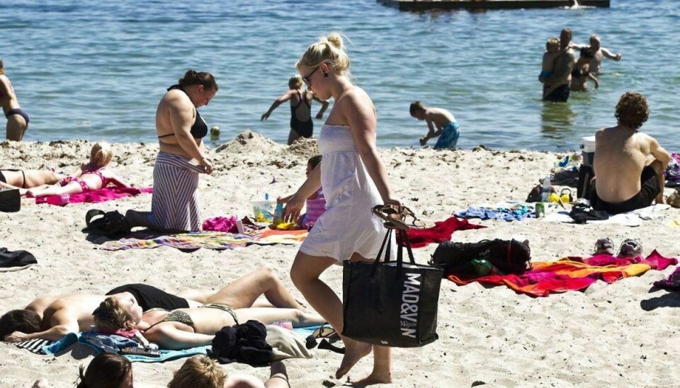 Badegæster i Aarhus må i år finde sammen på mindre plads. Foto: Martin Ballund/Scanpix.