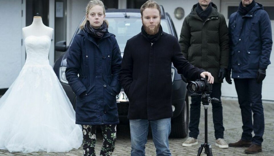 Vil det lykkes for eksperterne Kenneth Hansen og Carsten Linnemann at få skik på Maria´s og Eik´s nærmest uoverskuelige økonomi. Foto: TV3 Vil det lykkes for eksperterne Kenneth Hansen og Carsten Linnemann at få skik på Maria´s og Eik´s nærmest uoverskuelige økonomi. Foto: TV3