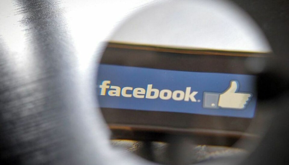 Talrige kunder klager over Facebook-sider, der udlover smykker gennem konkurrencer og auktioner. De ser dog ikke skyggen af varerne, når først der er betalt. Klik dig gennem galleriet og bliv klogere – og se eksempler. Foto: Scanpix Talrige kunder klager over Facebook-sider, der udlover smykker gennem konkurrencer og auktioner. De ser dog ikke skyggen af varerne, når først der er betalt. Klik dig gennem galleriet og bliv klogere – og se eksempler. Foto: Scanpix