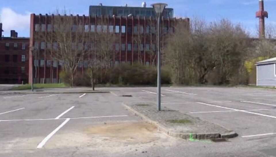 Kommune åbner 400 gratis parkeringspladser Her kan du se nogle af de nye pladser. Det er uvist, hvor længe parkeringspladserne får lov til at forblive gratis. Foto: TV2 Østjylland.