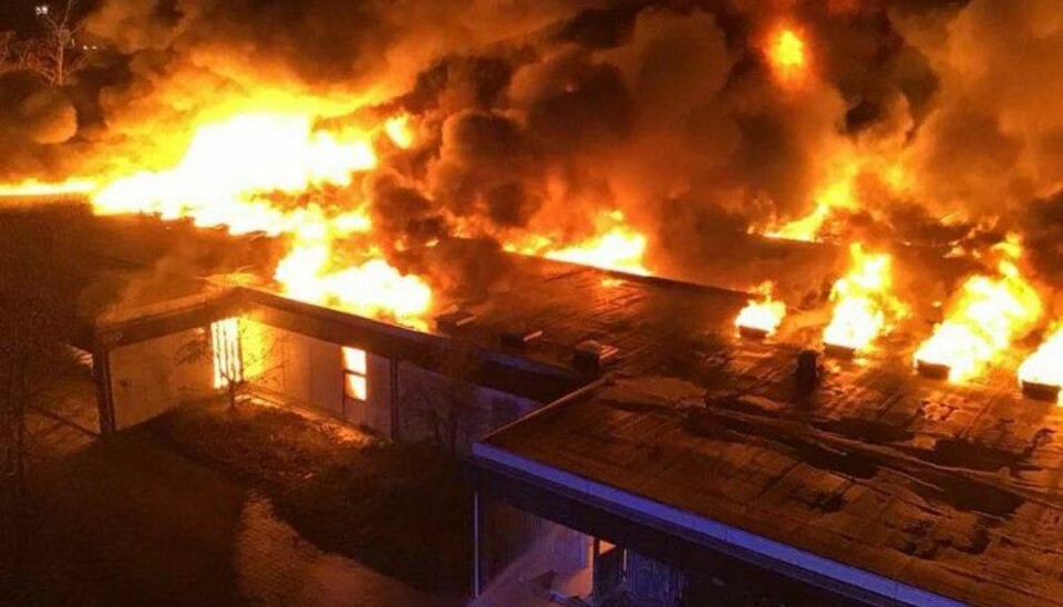 Beredskab Øst viser her, hvordan branden så ud fra brandfolkenes synspunkt. Og en drones. KLIK for flere helt unikke billeder. Foto: Beredskab Øst. Beredskab Øst viser her, hvordan branden så ud fra brandfolkenes synspunkt. Og en drones. KLIK for flere helt unikke billeder. Foto: Beredskab Øst.