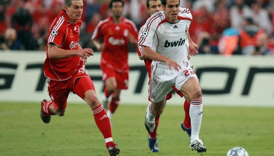 Disse danskere har spillet i en CL-finale Daniel Agger jagter Kaka i Champions League-finalen 2007. Det var den seneste Champions League-finale med dansk deltagelse på banen. Foto: Franck Fife/AFP