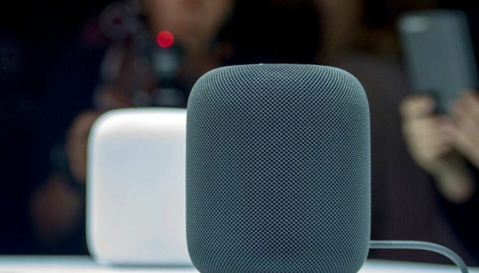 Modsat telefon og computer fortæller nogle smart devices ikke, hvornår de mangler sikkerhedsopdateringer. Derfor skal du selv sørge for at holde dem opdateret. KLIK dig gennem det korte galleri og se nogle af de vigtigste pointer, du kan bruge til at sikre dig. (Arkivfoto) Foto: Josh Edelson/AFP Modsat telefon og computer fortæller nogle smart devices ikke, hvornår de mangler sikkerhedsopdateringer. Derfor skal du selv sørge for at holde dem opdateret. KLIK dig gennem det korte galleri og se nogle af de vigtigste pointer, du kan bruge til at sikre dig. (Arkivfoto) Foto: Josh Edelson/AFP