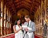 Parret, og barnet, stillede op til foto i St George’s Hall at Windsor Castle i Windsor, hvor familien bor. Foto: Dominic Lipinski / Scanpix.