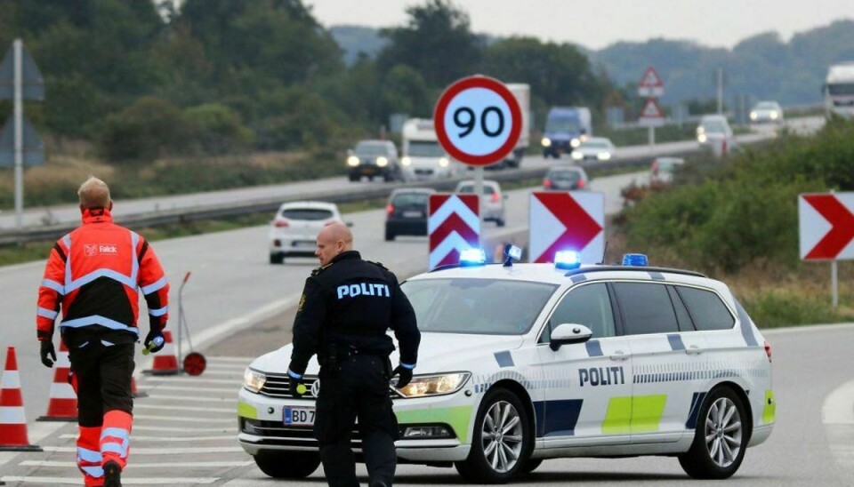 Farø blev lagt i et jerngreb af politiet, der ledte efter undvegen fange. Se de dramatiske billeder her. Foto: presse-fotos.dk