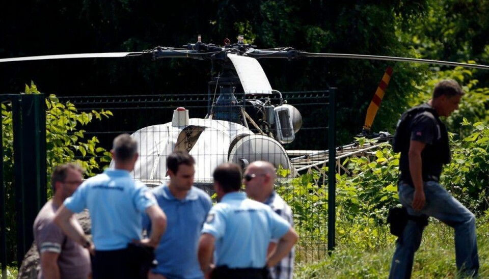 Flugtkonge anholdt: Flygtede i helikopter – fanget i burka
