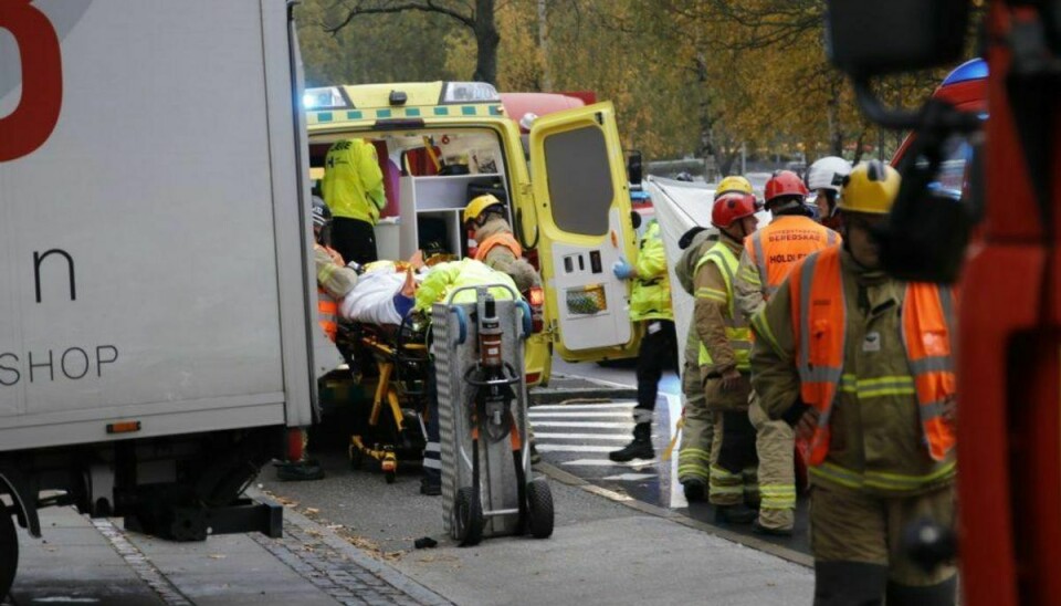 En kvindelig cyklist har været involveret i en højresvingsulykke i København. KLIK VIDERE OG SE FLERE BILLEDER FRA ULYKKEN. Foto: Presse-fotos.dk