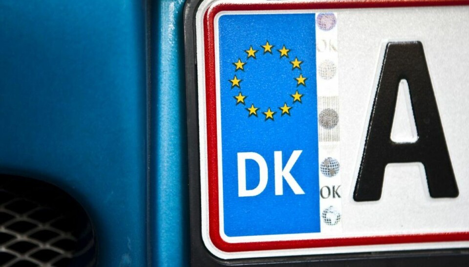 Én forglemmelse kan koste bilister bøde på 1000 kroner Har du brug for en ekstra nummerplade, er det ikke gratis. Men det er billigere end bøden for at køre uden. Foto: Anders Debel Hansen/Scanpix.