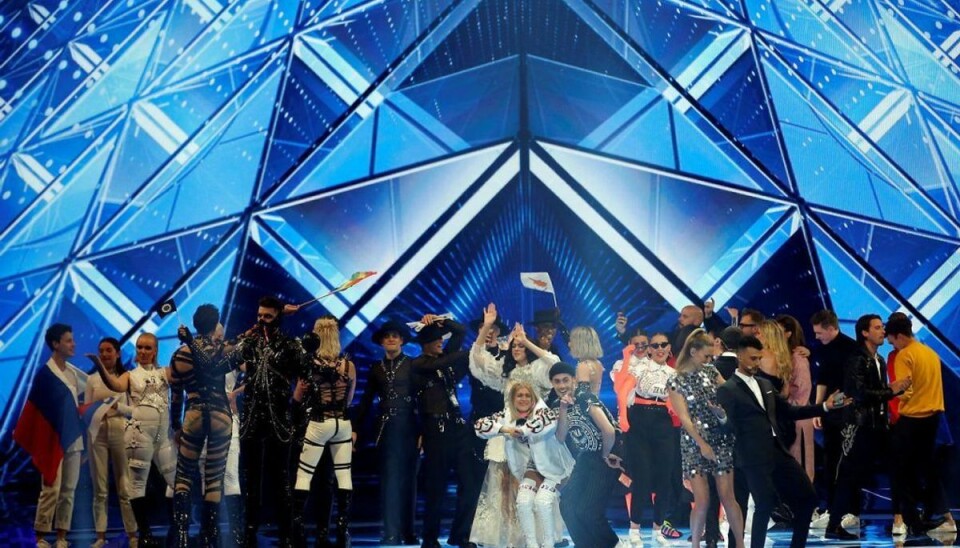 Lak og læder på scenen var en vindercocktail Her ses deltagere fra de lande, der gik videre fra årets første Eurovision-semifinale. Foto: Scanpix/Ronen Zvulun