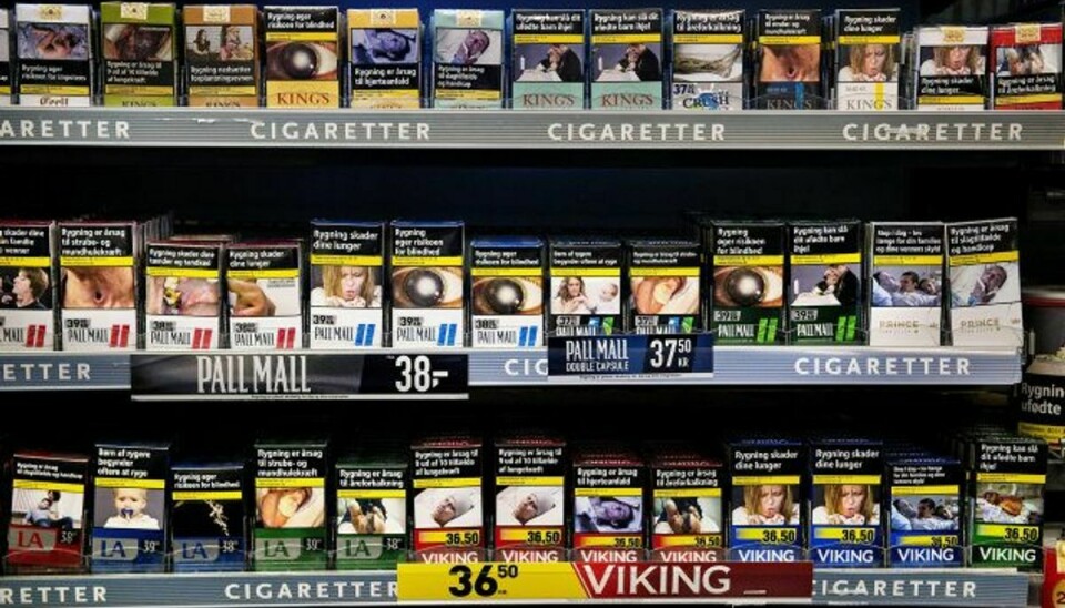 Fremover skal pakkerne med cigaretter ikke længere have lov til at være farverige og med logo. De skal være neutrale, mener Venstre og rød blok. (Arkivfoto). Foto: Liselotte Sabroe/Scanpix