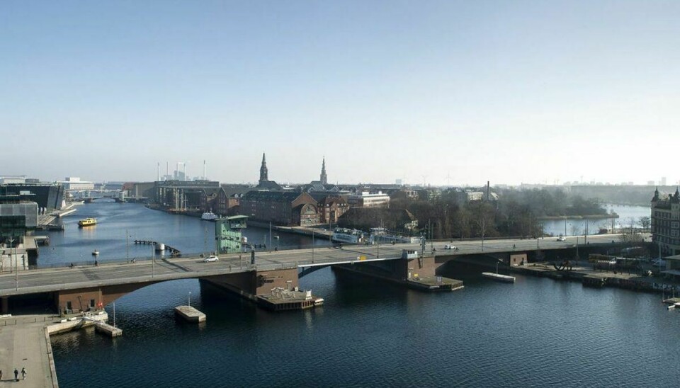 To motionsløbere opdagede en krop i Københavns Havn ved Langebrogade torsdag morgen. Foto: Scanpix