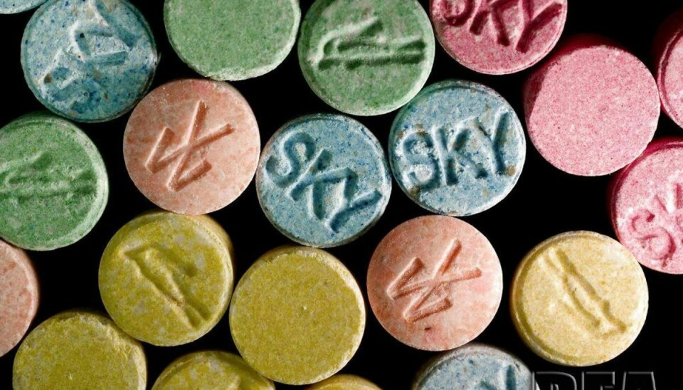 Her ses ecstasy-piller, der indeholder MDMA. MDMA kan du også få i krystalform. Foto: Scanpix