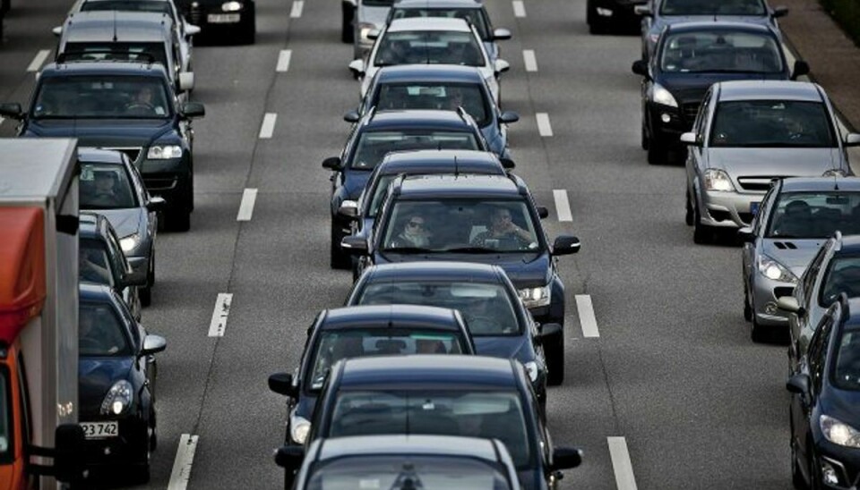 Gennem mange år har roadpricing været nævnt som en af løsningerne på den voksende biltrafik. Her er det motorvejstrafik ved København. KLIK videre og se Enhedslistens konkrete forslag til priser. (Arkivfoto) Foto: Dennis Lehmann/Scanpix