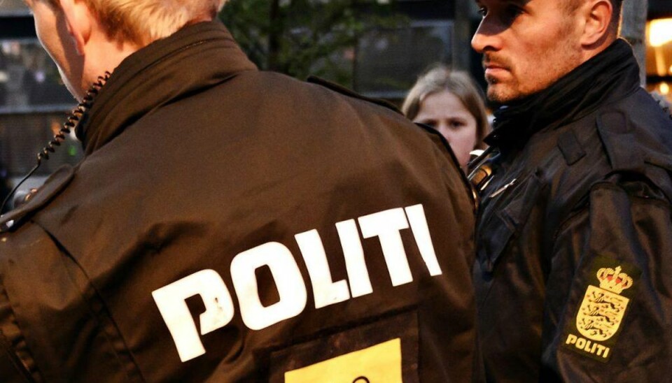 Mand gik amok på to betjente To betjente er blevet udsat for vold på et diskotek i Nakskov. Disse betjente har intet med sagen at gøre. Arkivfoto: Scanpix