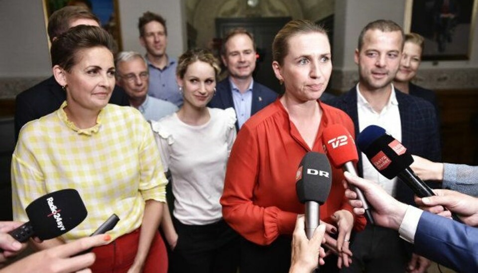 S-formand Mette Frederiksen i rød skjorte kunne sammen med Pia Olsen Dyhr (SF), Pernille Skipper (EL) og Morten Østergaard (R) sent tirsdag fortælle, at rød blok er enig med Foto: Mads Claus Rasmussen/Scanpix